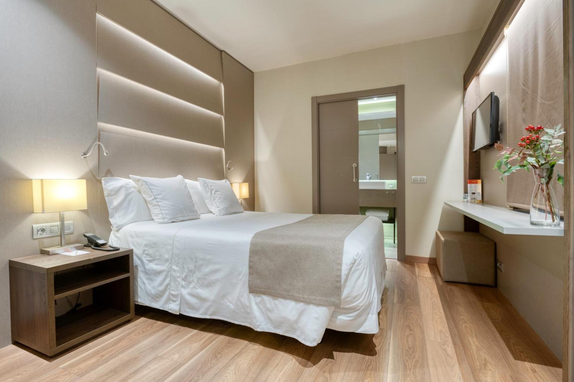 Basic Double Room,1555187518:JPEG